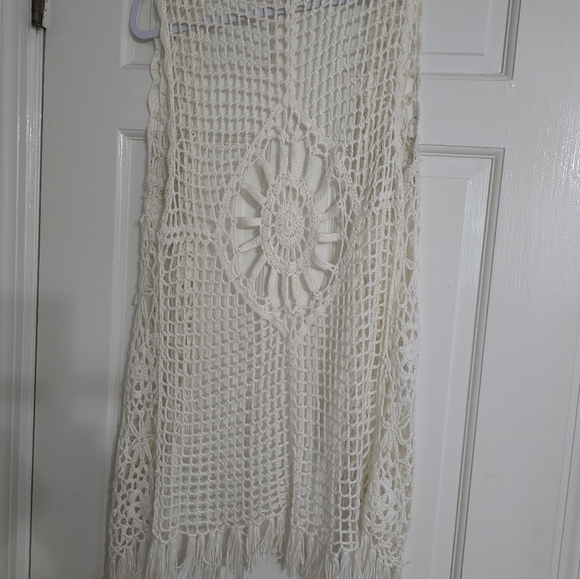 Crocheted vest with fringes size large - Picture 5 of 5